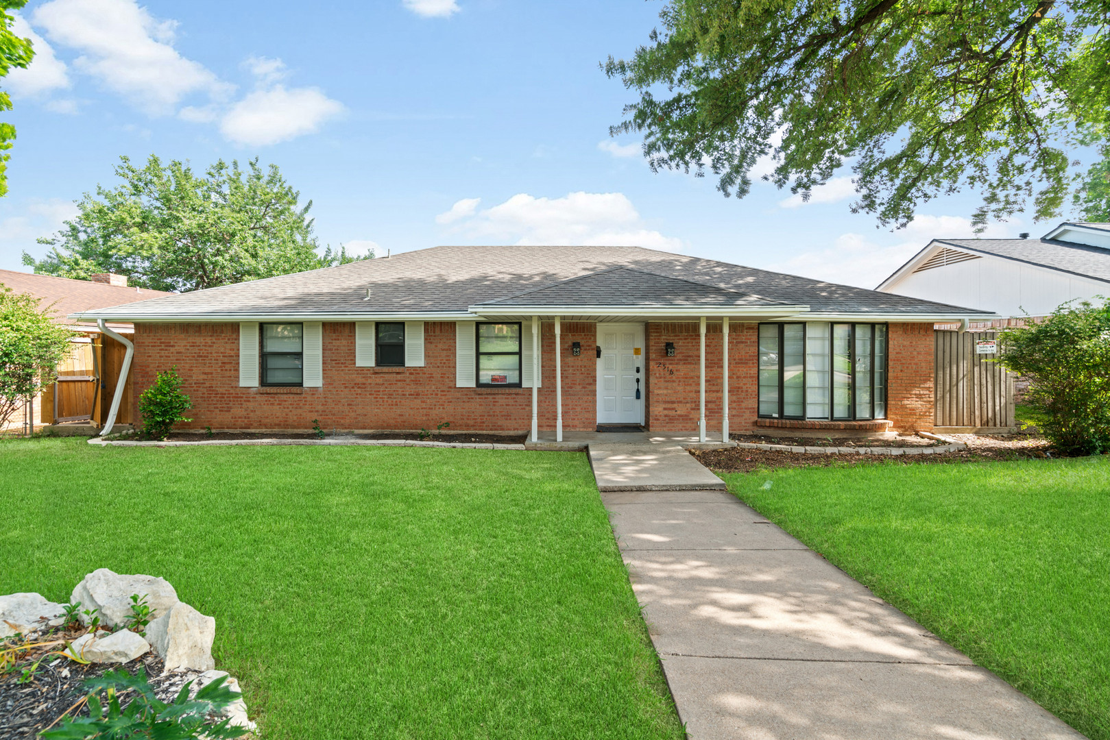 2516 Club Terrace Dr, Dallas, TX 75237 Sunroom Rentals