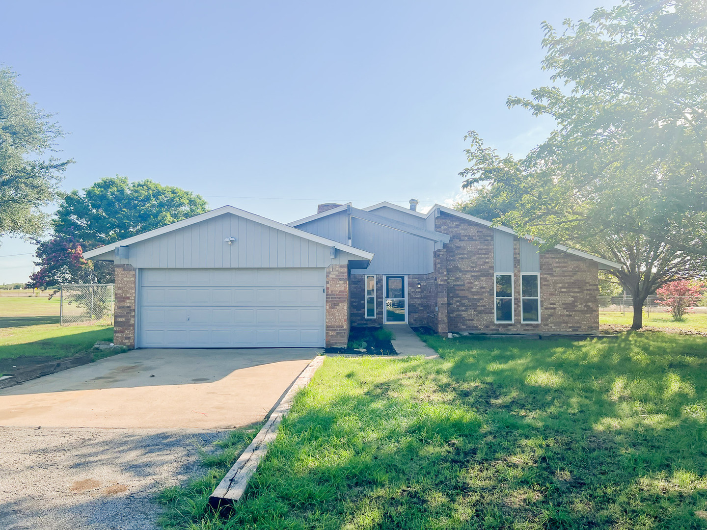 1110 Overhill Dr, Cleburne, TX 76033 Sunroom Rentals