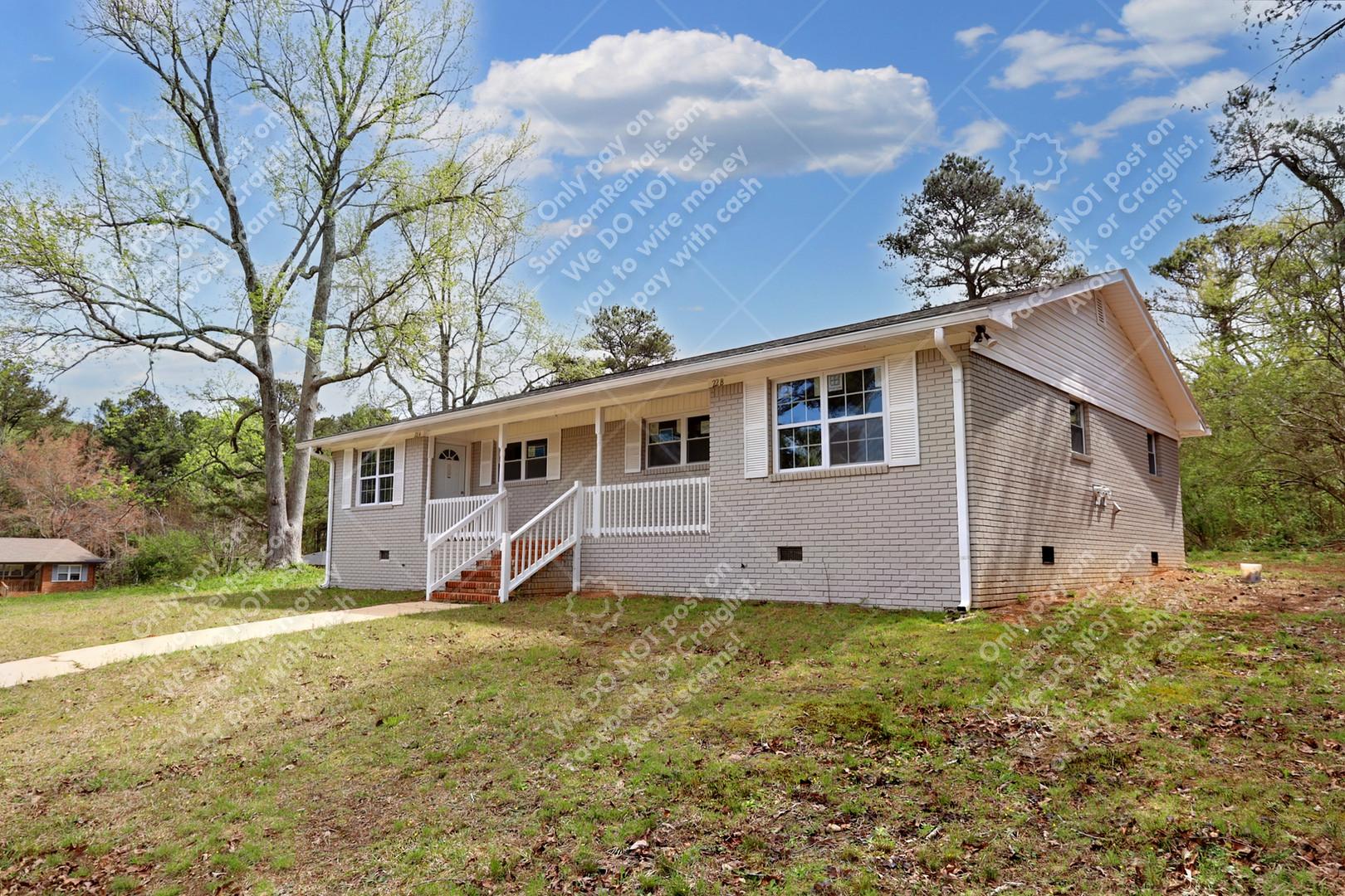 22 Roper Dr B, Douglasville, GA 30135 Sunroom Rentals