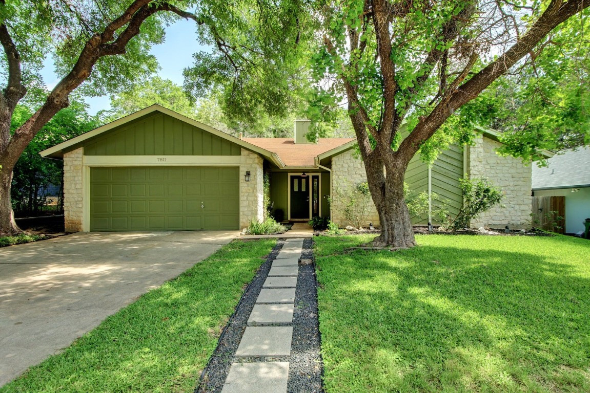 7811 Finch Trail, Austin, TX 78745 Sunroom Rentals