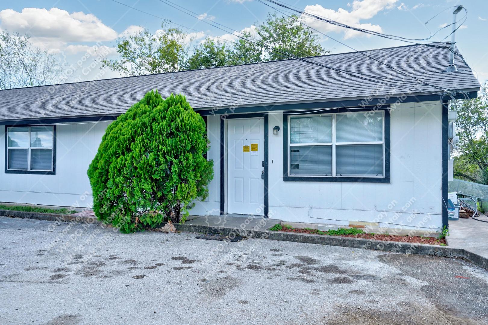 19221 San Marcos Hwy D4, Martindale, TX 78655 Sunroom Rentals