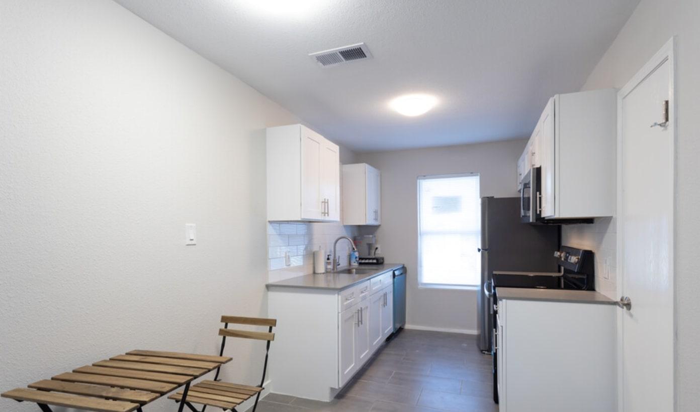 6812 S Congress Ave 110, Austin, TX 78745 Sunroom Rentals