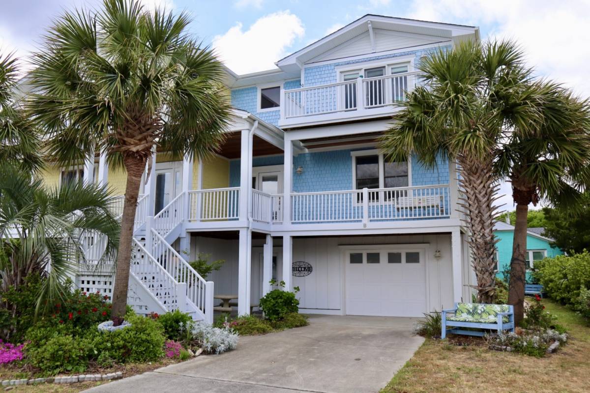 Kure Beach Vacation Rental Rare Spacious Home with Ocean View, 2 Suites, 2 Blocks to Beach