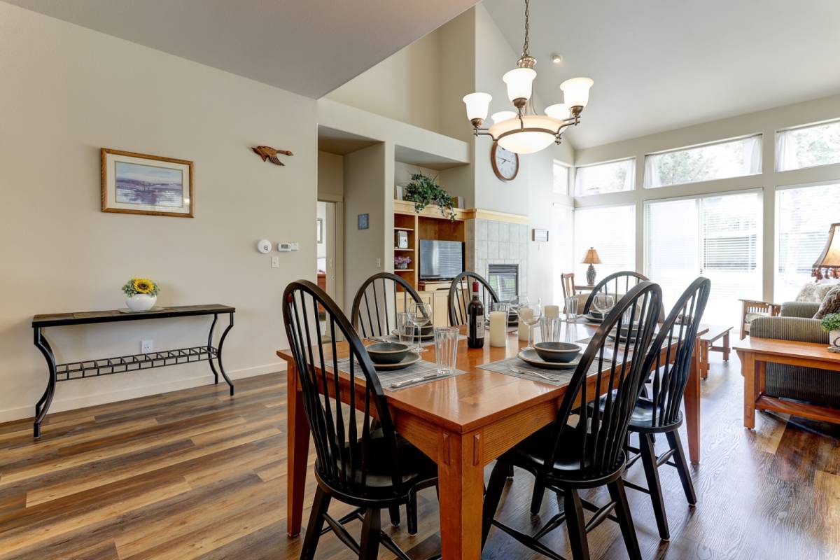 Redmond Vacation Rental Eagle Crest Resort Townhome. Pool, Pickleball