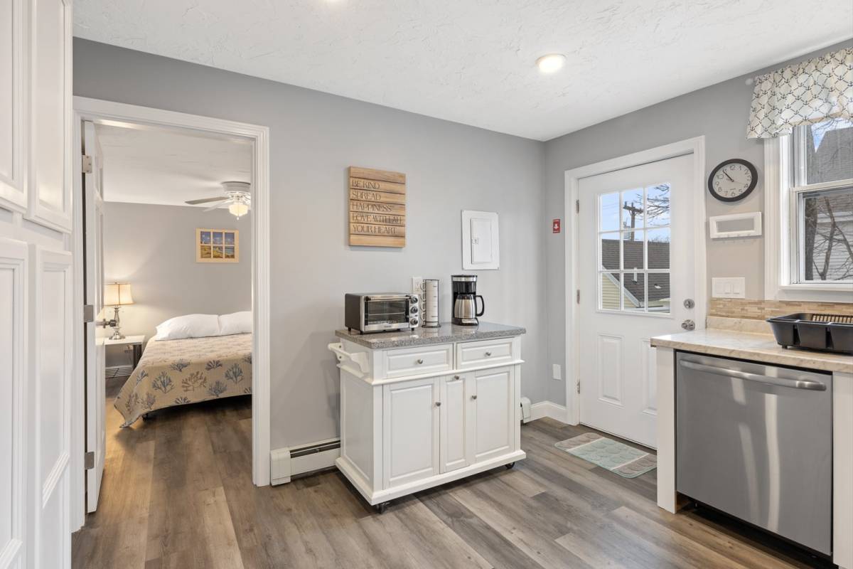 Onset Vacation Rental Modern Beachside Condo in Onset Village Walk to Dining, Market