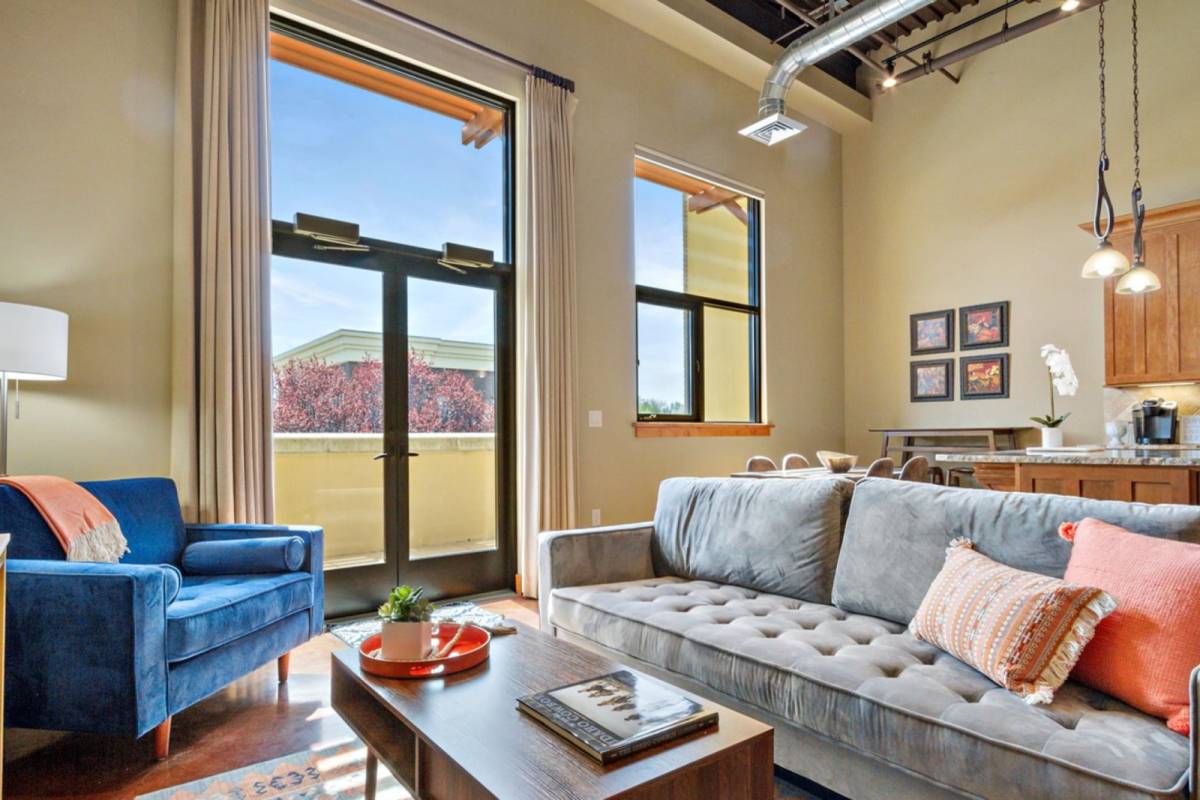 Boise Vacation Rental Bown Crossing Condo! Steps to Boise River