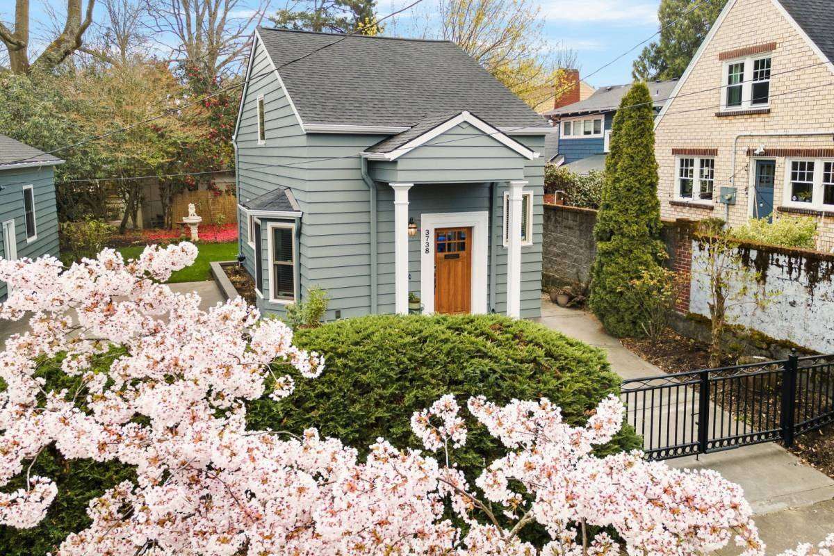 Portland Vacation Rental Immaculate and Private Space, Custom Artwork