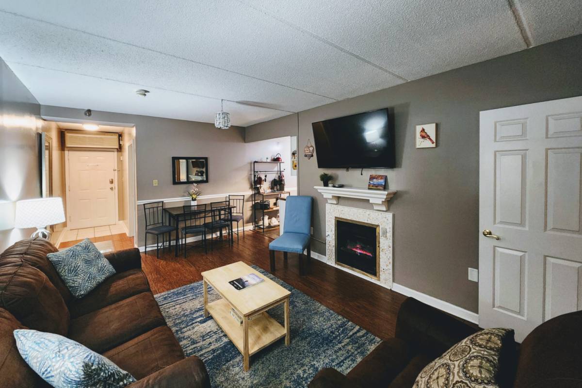 Gatlinburg Vacation Rental Downtown Gatlinburg Towers 301 with 3