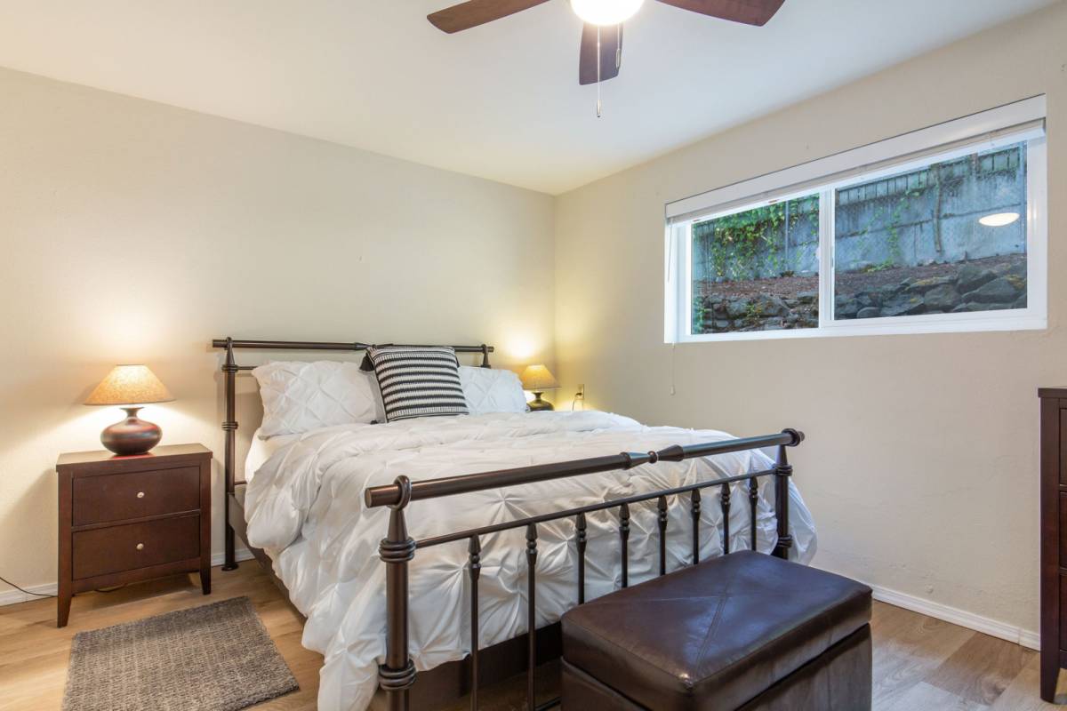 Seattle Vacation Rental Just Listed! Urban Condo Newly Furnished