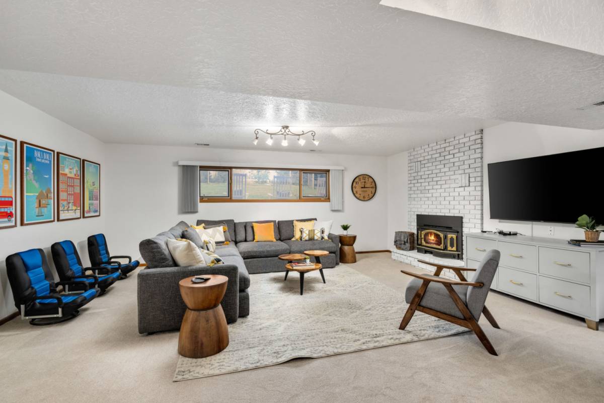 Damascus Vacation Rental Estate Surrounded By Trees, Hills, and