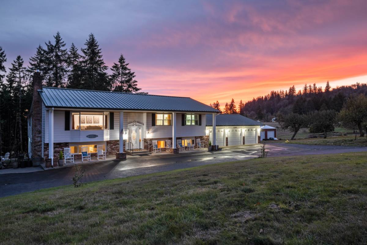 Damascus Vacation Rental Estate Surrounded By Trees, Hills, and