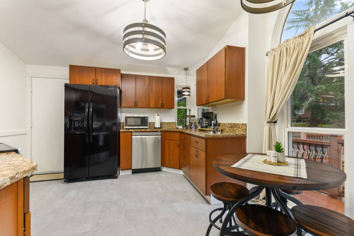 West Linn Vacation Rental Captivating and Charming Retreat, Game