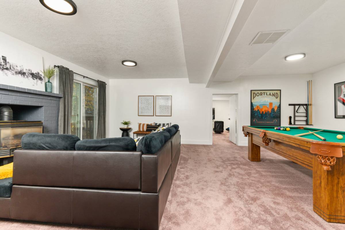 West Linn Vacation Rental Captivating and Charming Retreat, Game