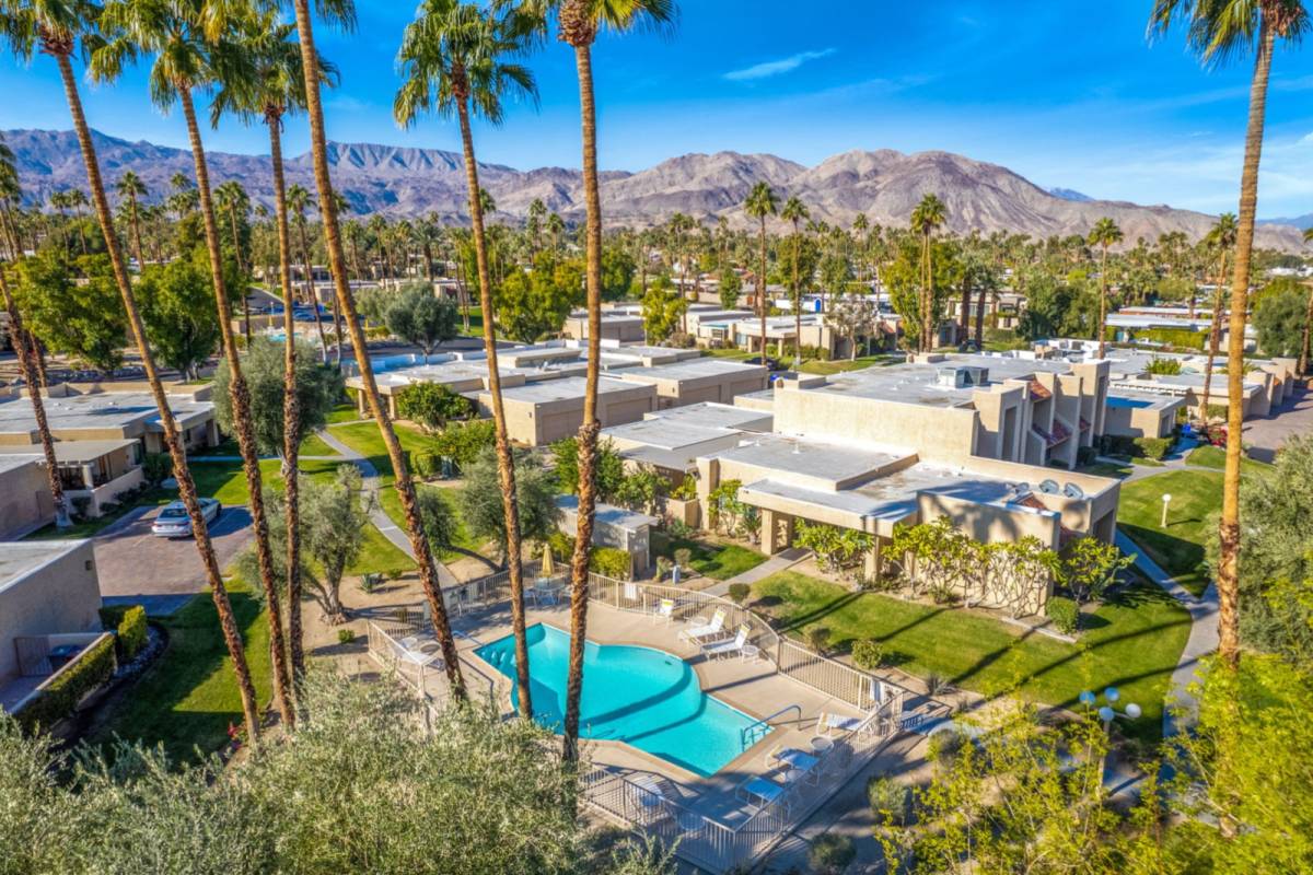 Palm Desert Vacation Rental South Palm Desert Condo, Steps to Living