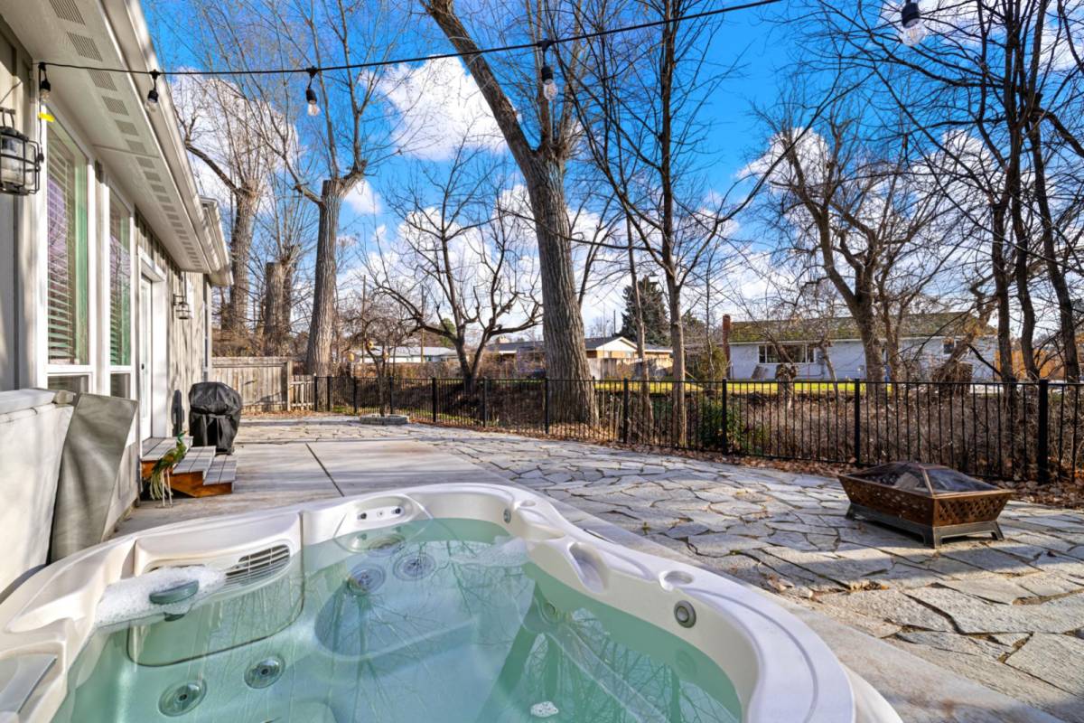 Boise Vacation Rental QUALITY Home w/ Hot Tub, RV Garage + Gourmet Kitchen! 2 min BSU, 5 min