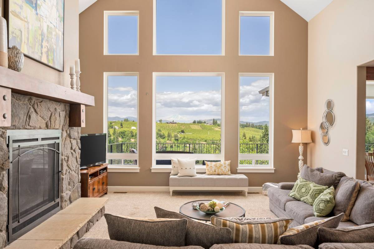 Hood River Vacation Rental Extraordinary Private Country Chateau, Pet