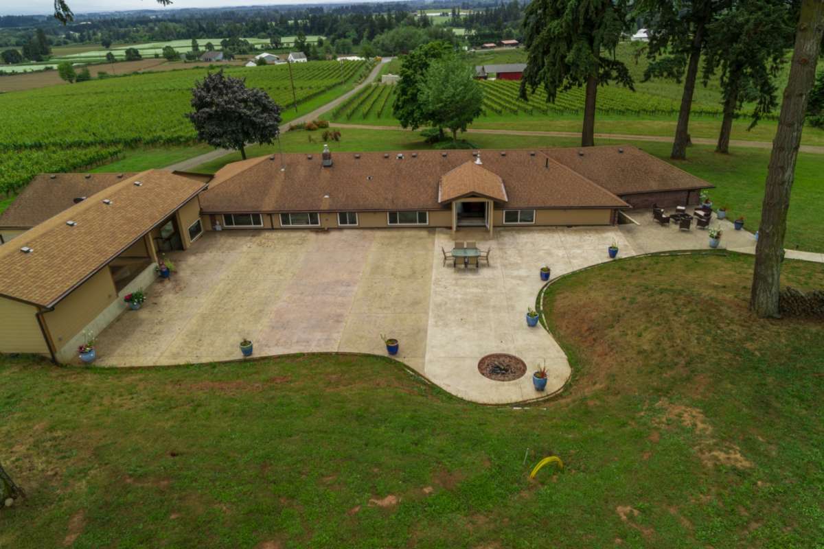 Dundee Vacation Rental Dundee Wine Country Estate, Single Lvl, Huge