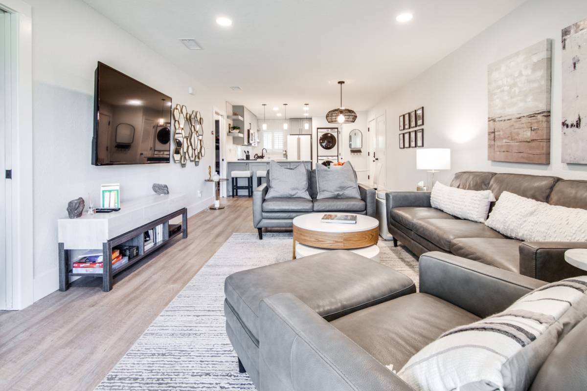 Wesley Chapel Vacation Rental Luxurious Waterfront Golf 2 BR Condo w