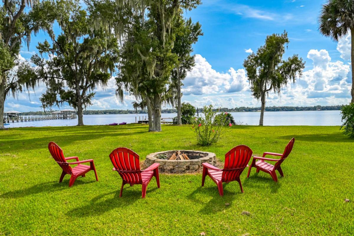Palatka Vacation Rental RIVERFRONT!! Scenic views, Dock, Boat Ramp