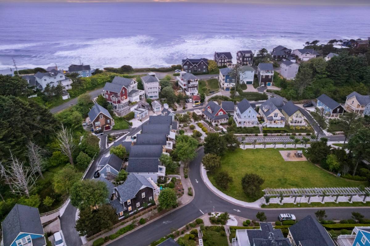 Lincoln City Vacation Rental Incredible Olivia Beach Escape, Hot Tub