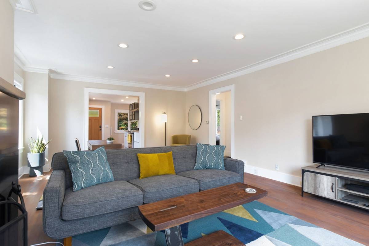 Seattle Vacation Rental Restored Cottage in Ballard with Deck, Walk