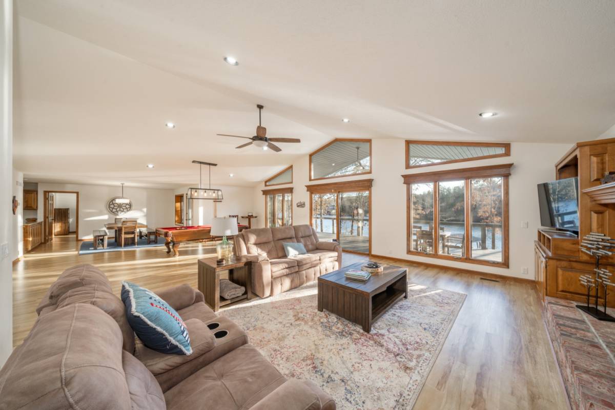 Hot Springs Vacation Rental Pineda Lake Retreat Lake House with 2 Story Porch, Boat