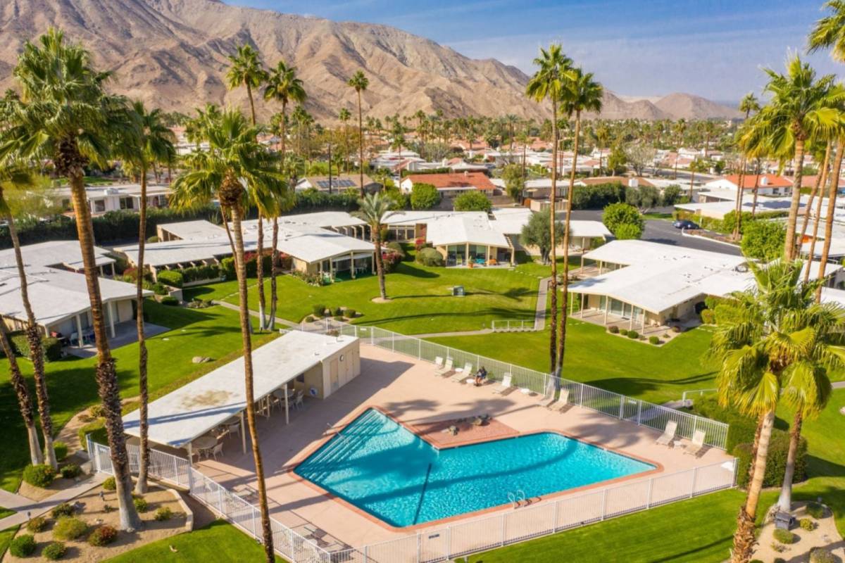 Palm Desert Vacation Rental Fabulous MidCentury Fun Condo, South