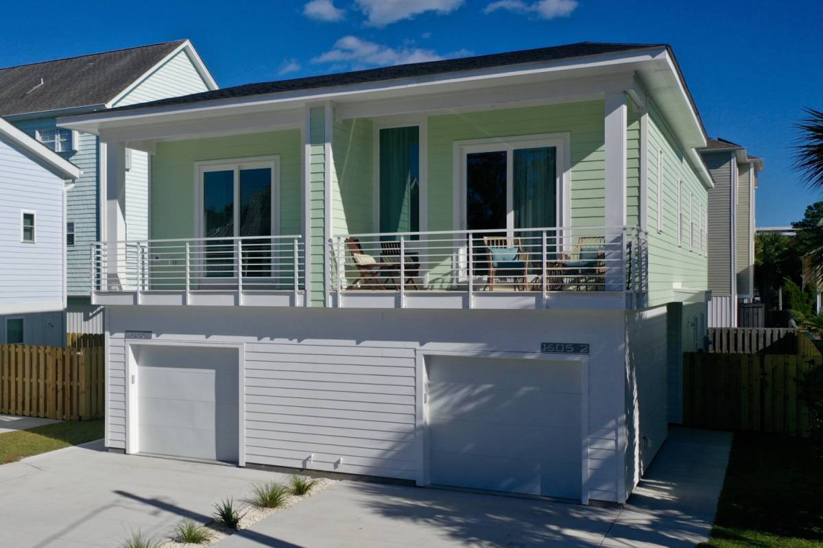 Carolina Beach Vacation Rental New Modern Beach Duplex w/Charming