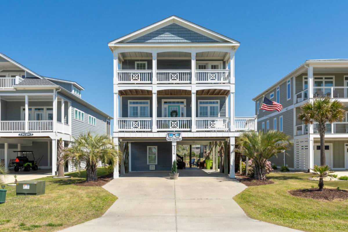 10日10時半迄【リピートぽん】ドテラ LvTTOgPmEa CO Oak Island Vacation Rental | Ocean Views, Large Decks, Dog
