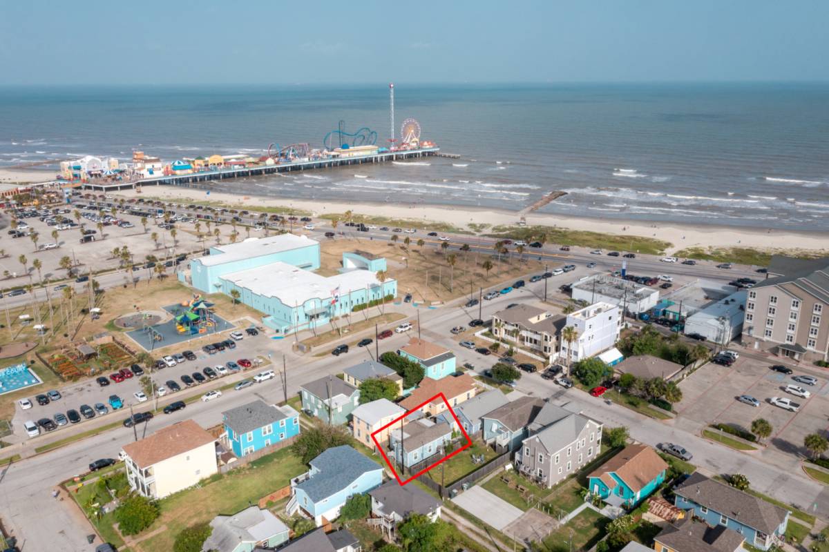 Galveston Vacation Rental 3 min Walk to BeachNear Pleasure Pier