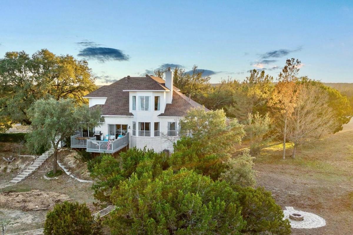 Vacation Rental Lakeside Retreat on Lake Whitney Game Room