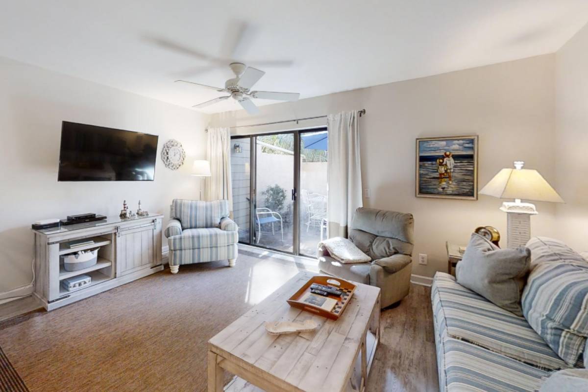 Hilton Head Island Vacation Rental Minutes to Beach & Coligny Plaza