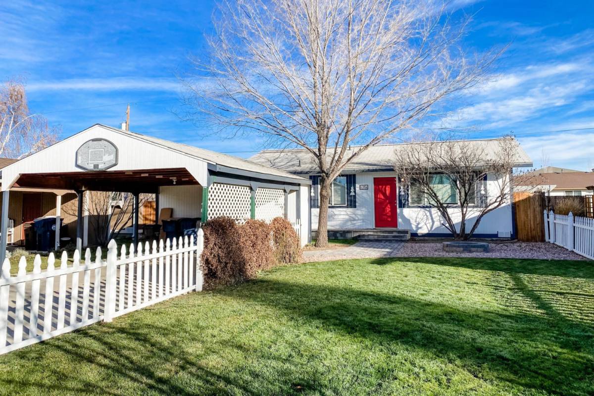 Redmond Vacation Rental Dog Friendly. Near Downtown Redmond. AC