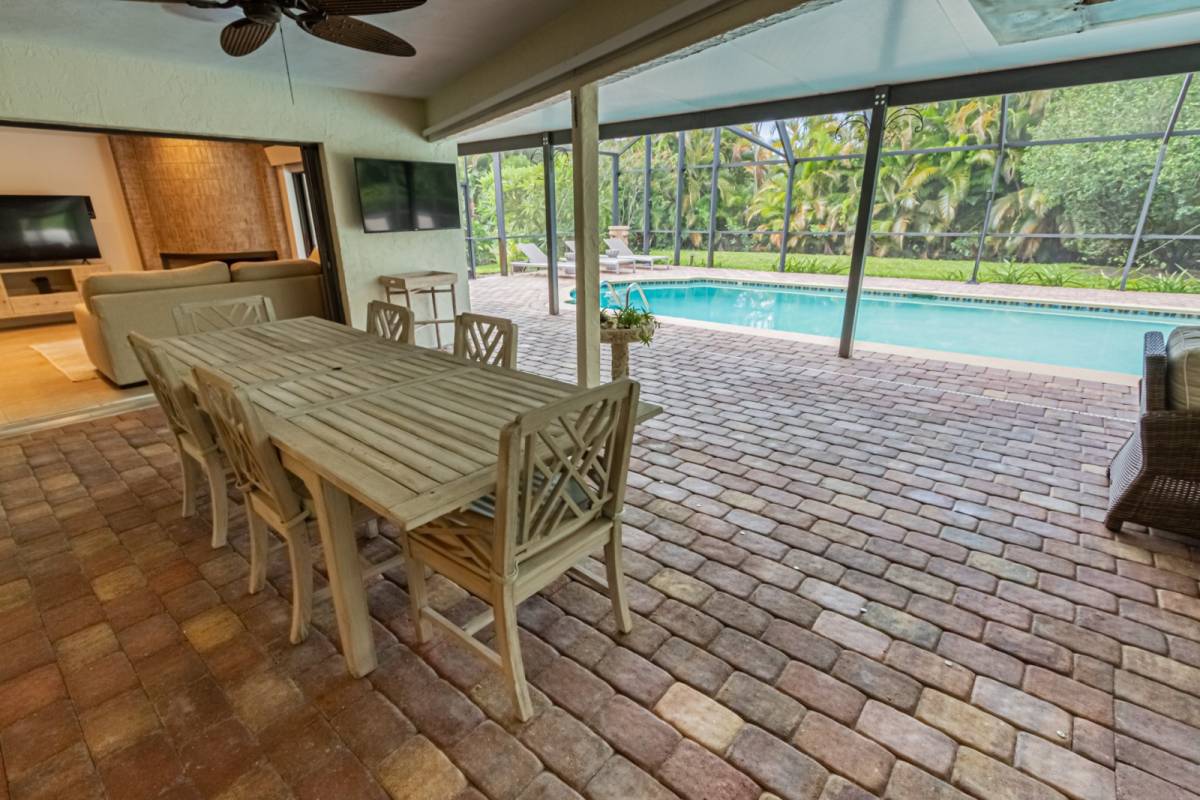 Naples Vacation Rental Kings Lake 3 BR home w/3 en suite baths