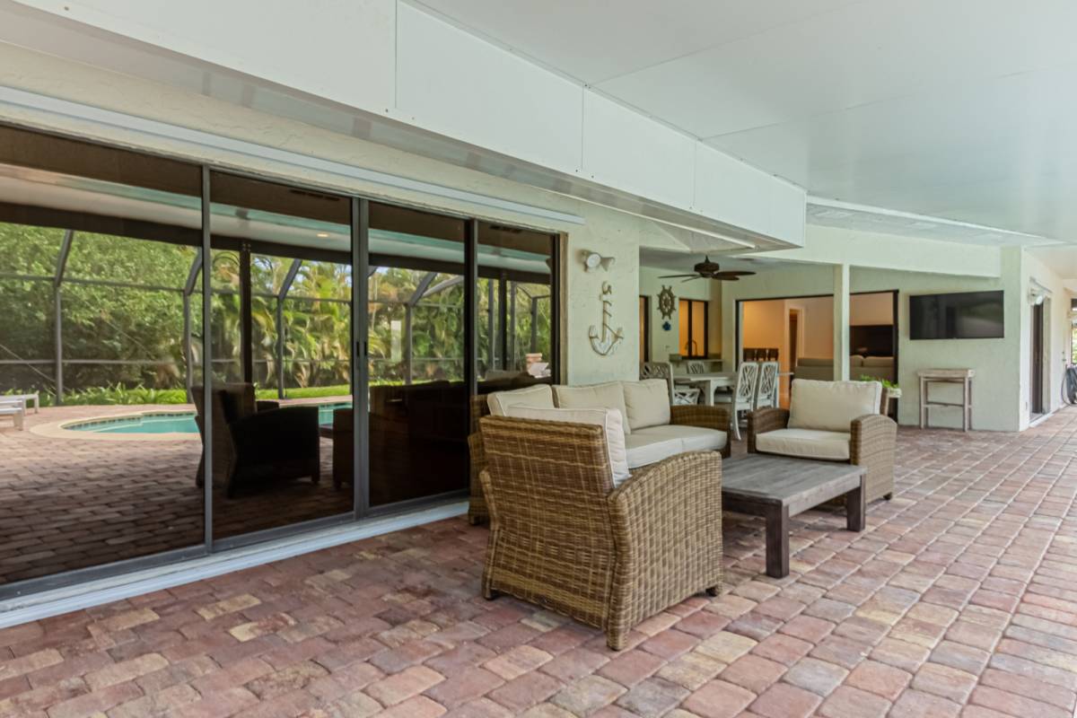 Naples Vacation Rental Kings Lake 3 BR home w/3 en suite baths