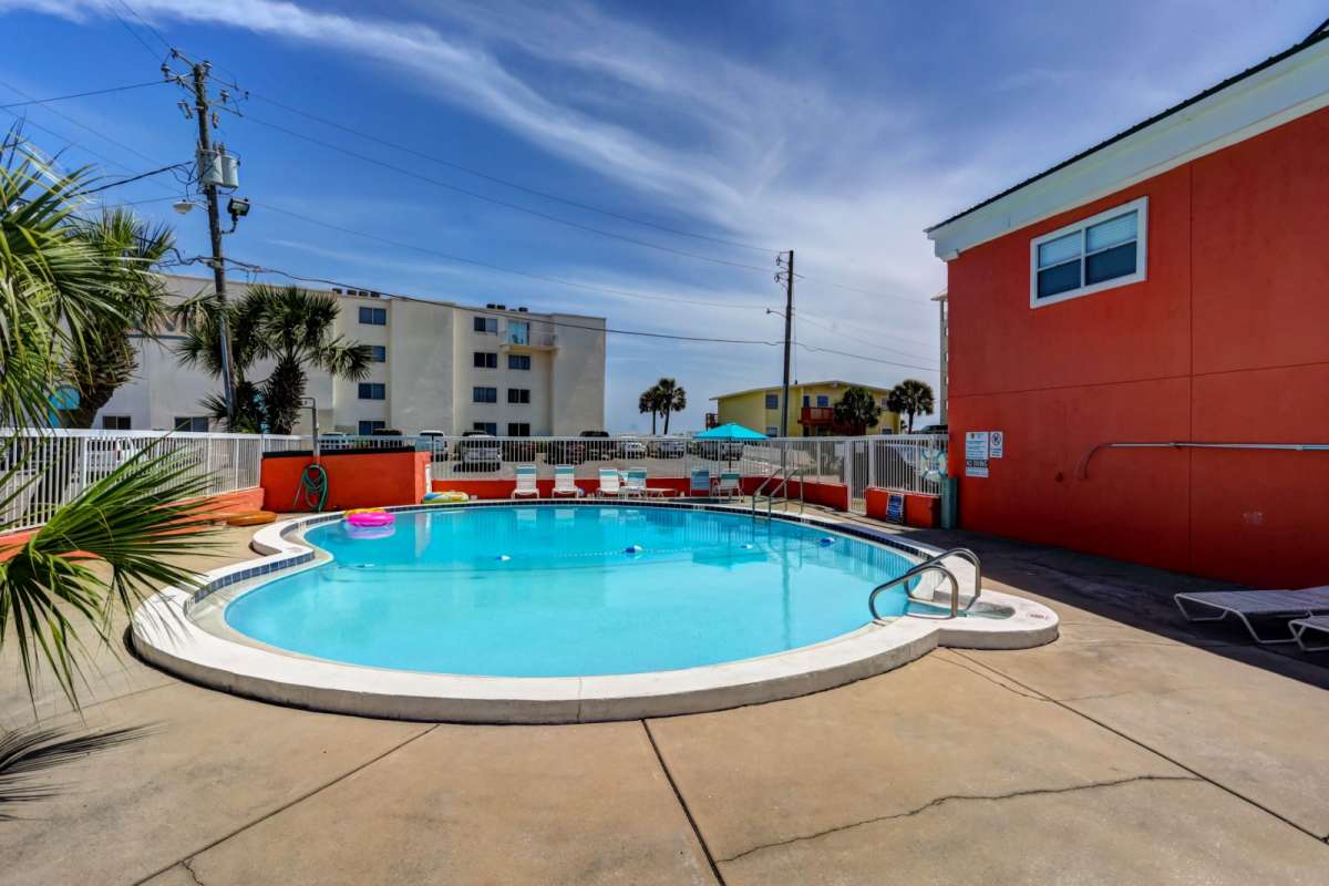 Okaloosa Island Vacation Rental Tropical Isle 112 1 Min Walk to Free Beach Access Pool