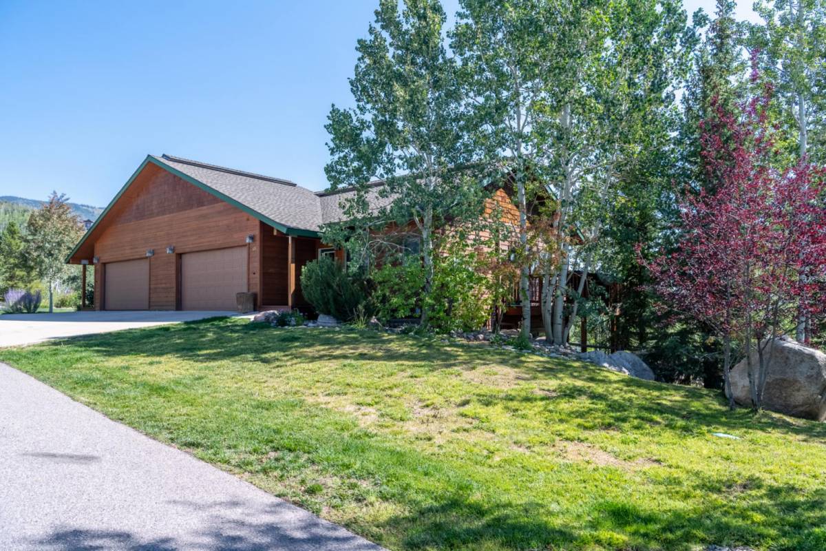 Steamboat Springs Vacation Rental Spectacular Views/Setting+Near TrailDeck/PatioW/DGarage