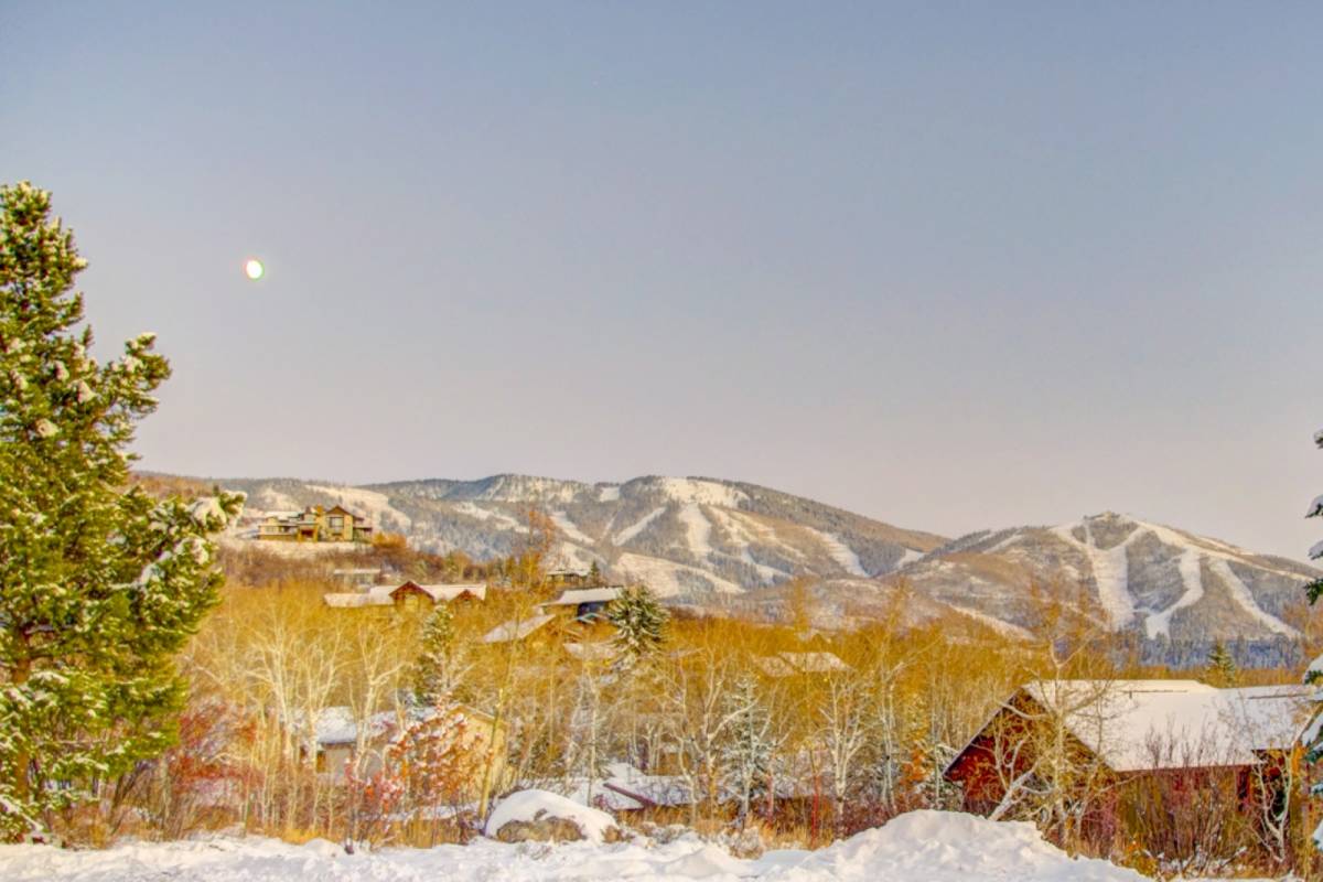 Steamboat Springs Vacation Rental Spectacular Views/Setting + Private ShuttleNear TrailDeck