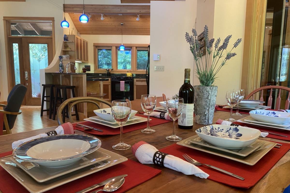 Florence Vacation Rental Whispering Pines Lakehouse Home Rental on