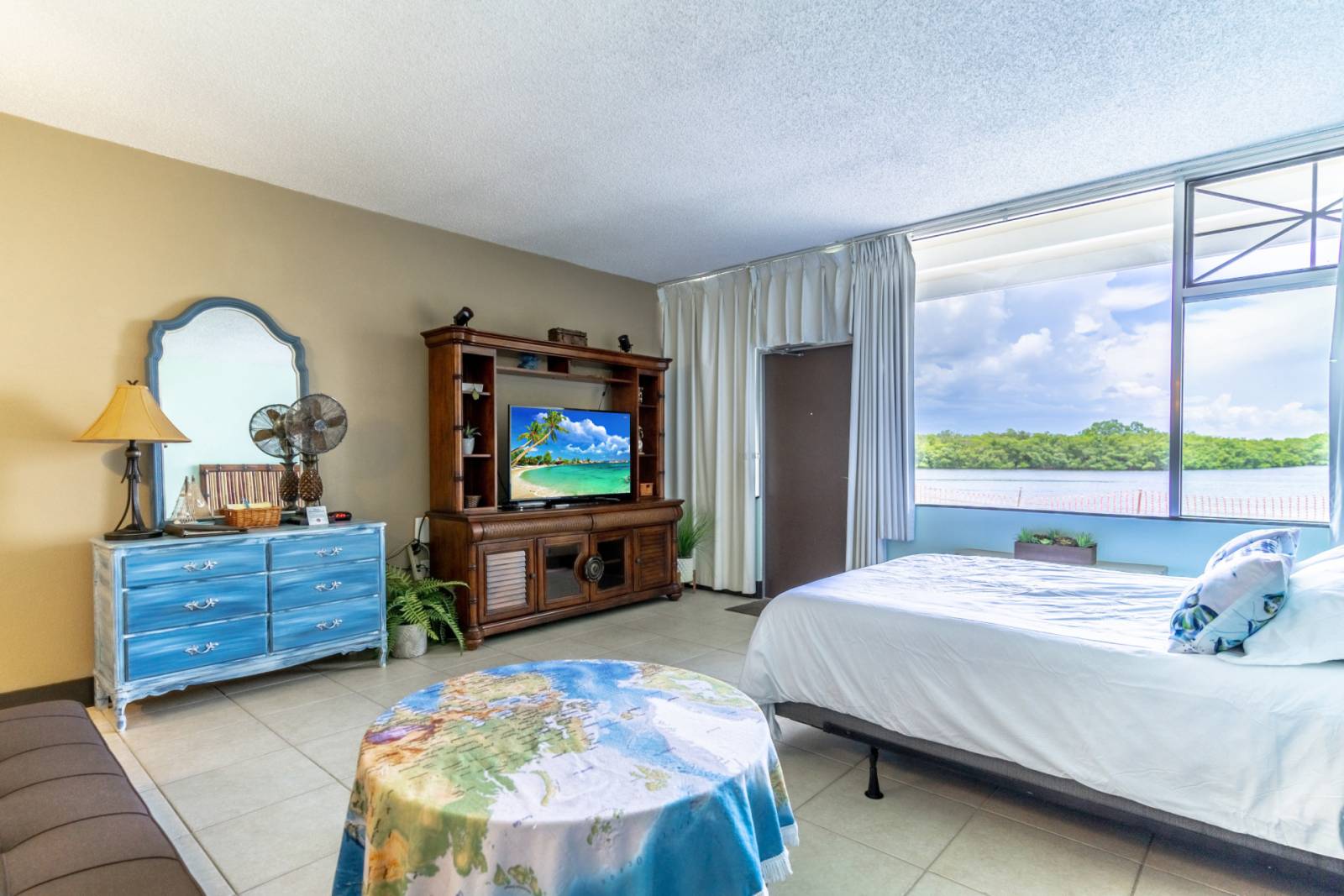 Little Harbor, FL Vacation Rental in Little Harbor Inn 301 Little