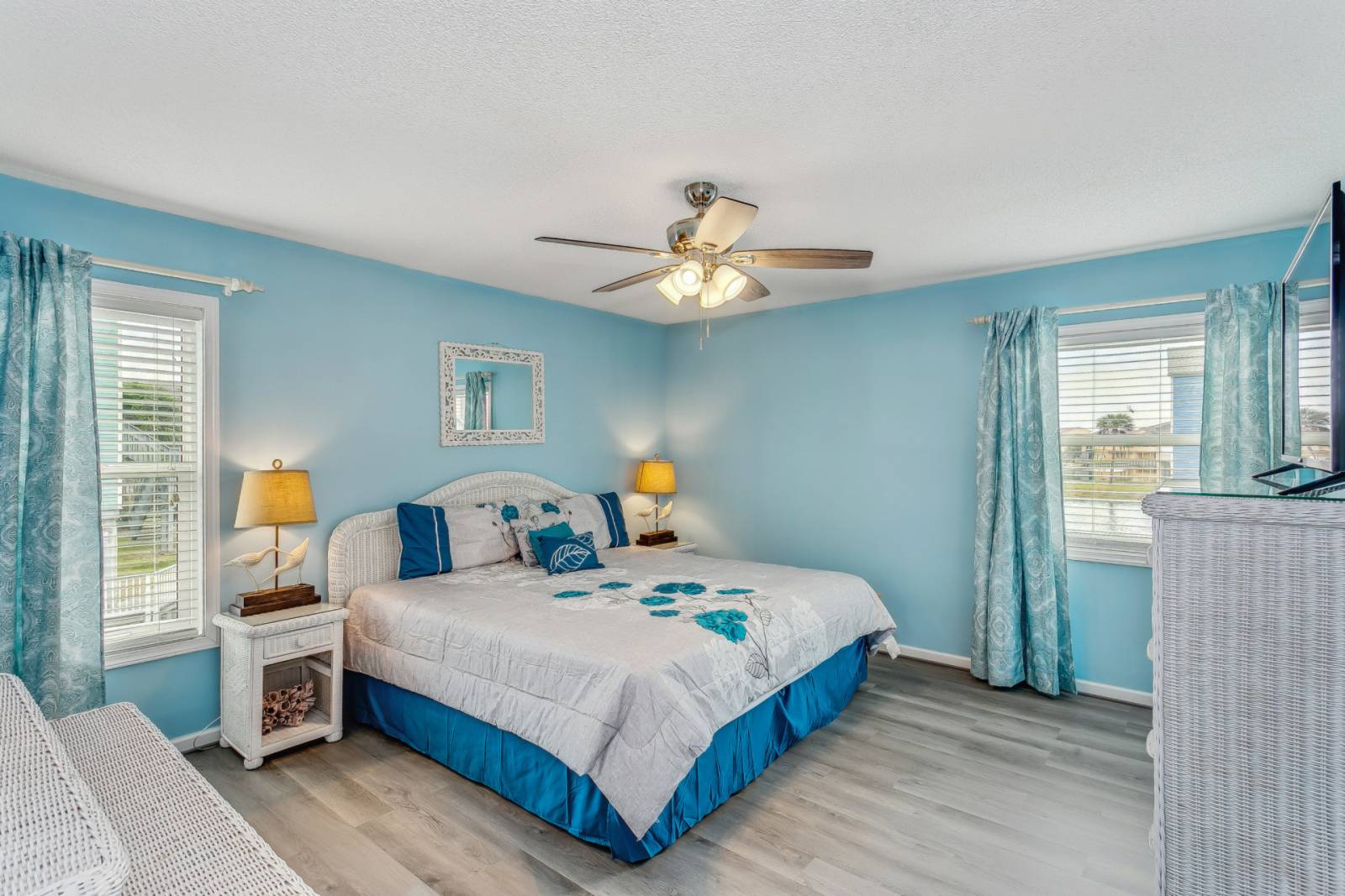 Gulf Breeze Vacation Rental | Gulf Side of Via De Luna Dr |Short