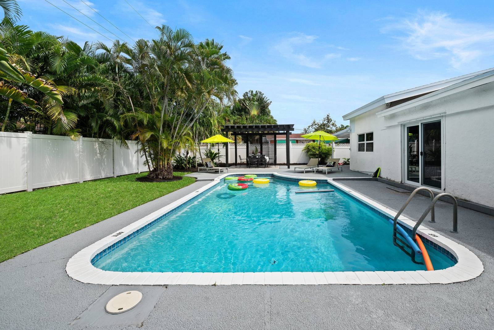 Wilton Manors Vacation Rental Private Poolside Pleasure & Mojito Bar