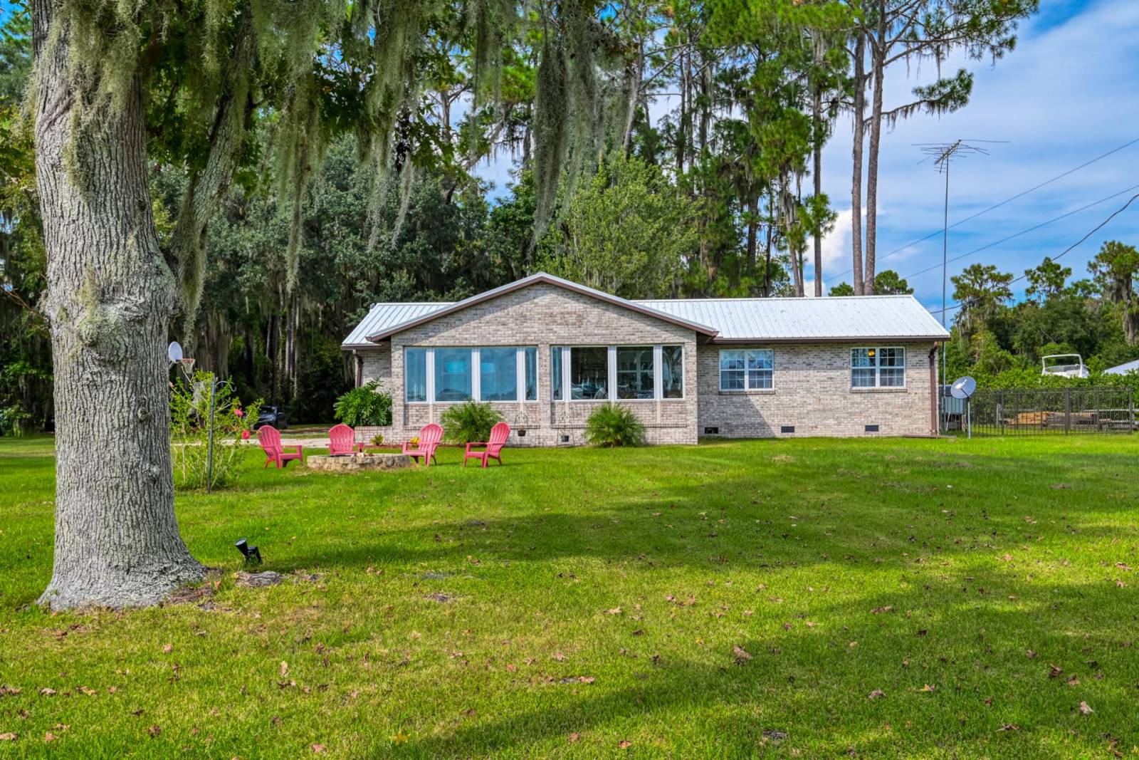 Palatka Vacation Rental RIVERFRONT!! Scenic views, Dock, Boat Ramp