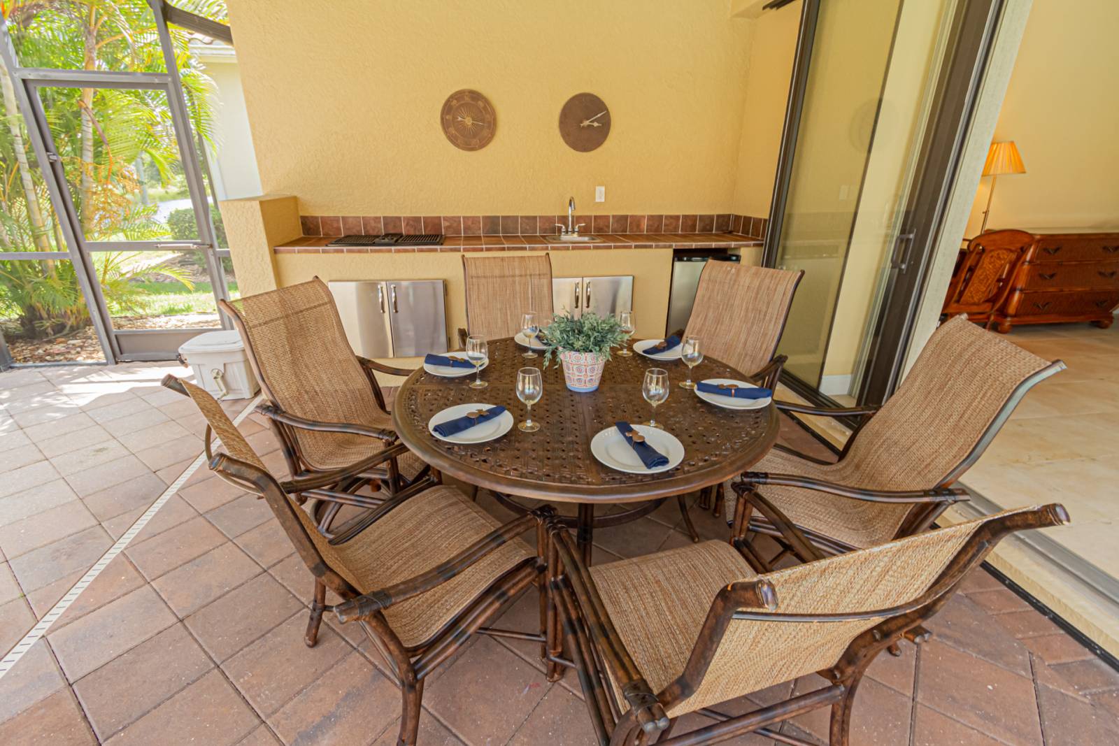 Naples Vacation Rental Briarwood Upscale home w/outdoor kitchen & dining space, pool/spa