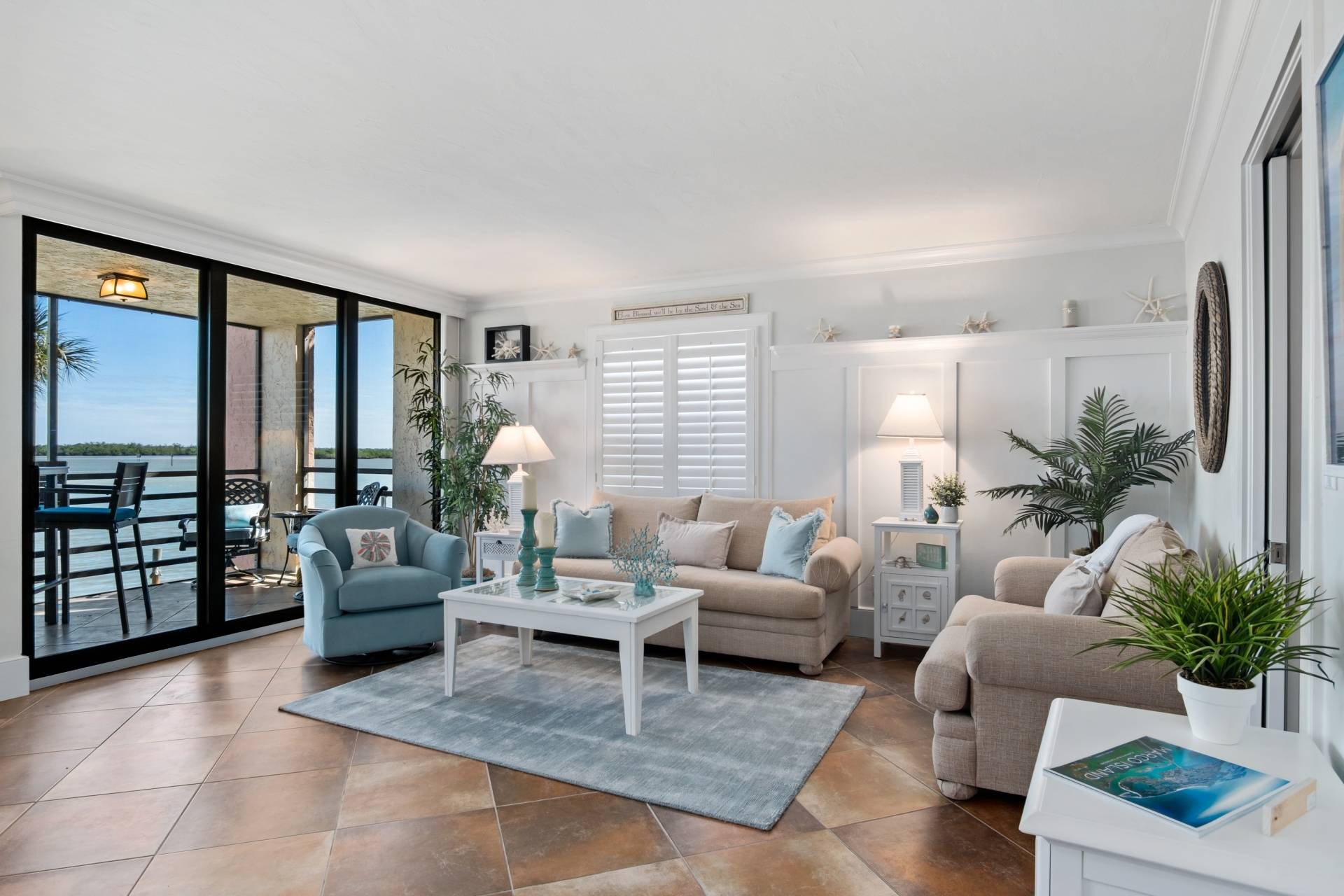 Waterfront Views And High-end Finishes - Luxurious Coastal Haven - Marco Island, FL