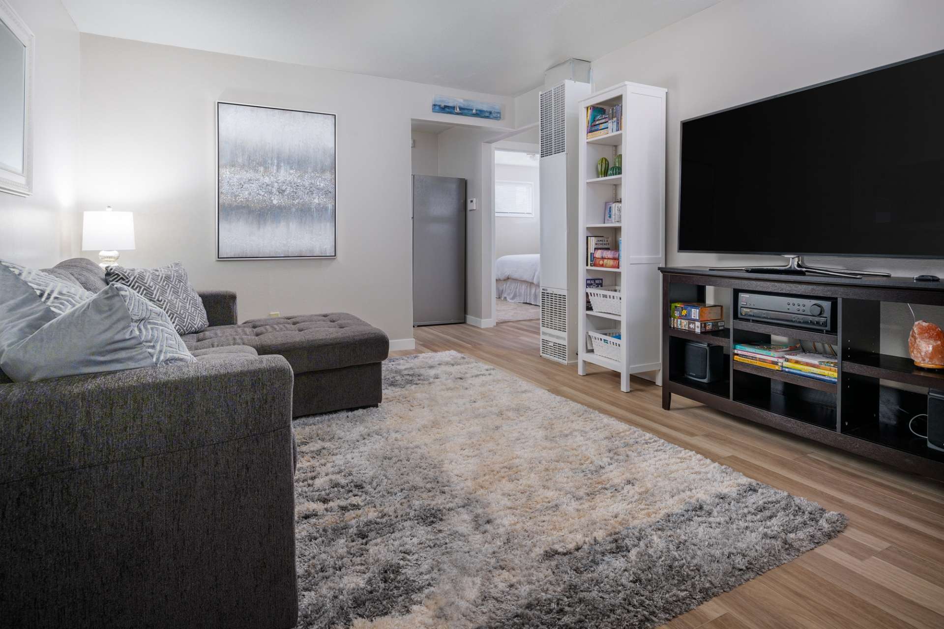 Charming Retreat With Modern Amenities - Inviting And Stylish Escape - Hillsboro, OR