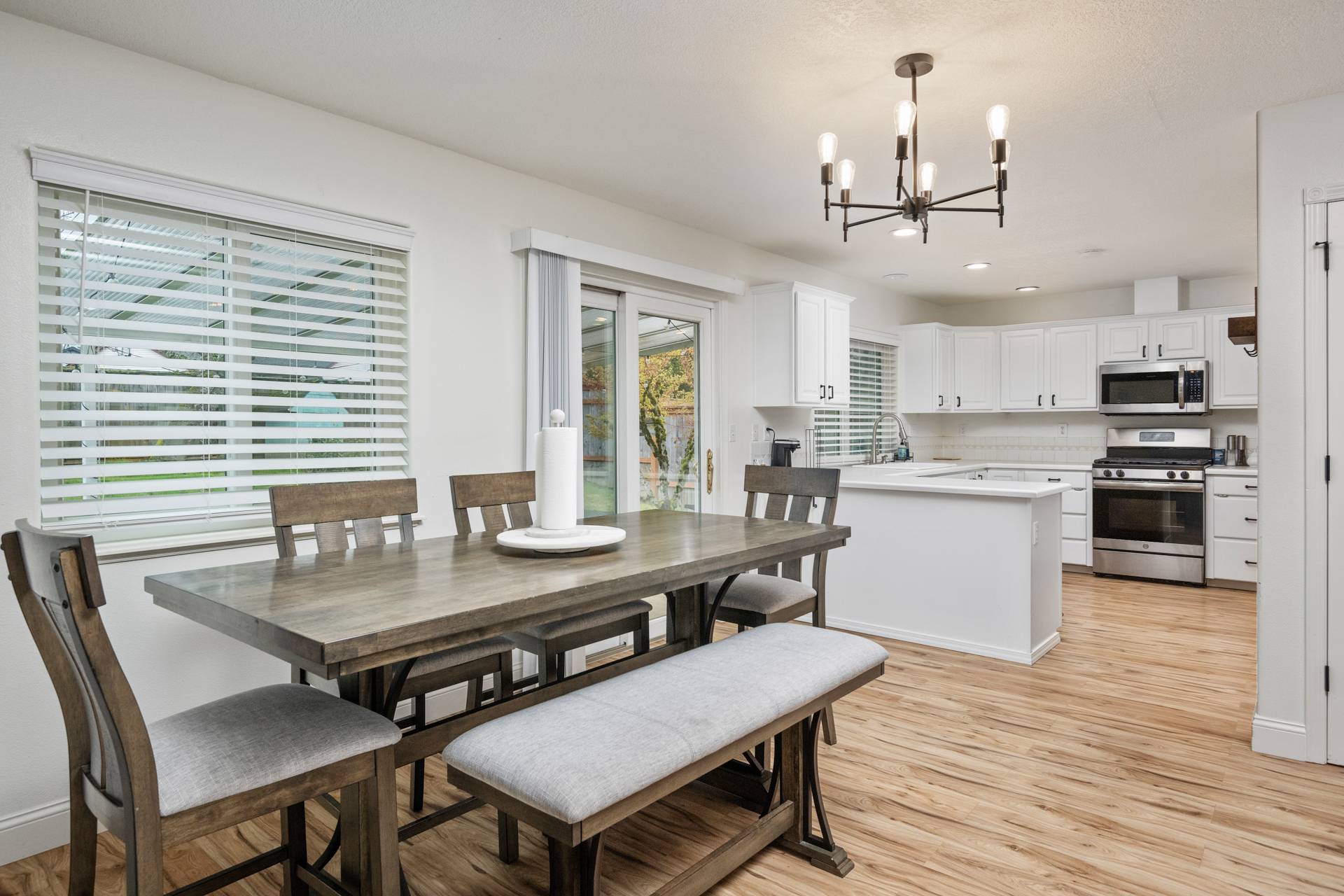 Troutdale Vacation Rental Wonderfully Updated, Pet Friendly, Open