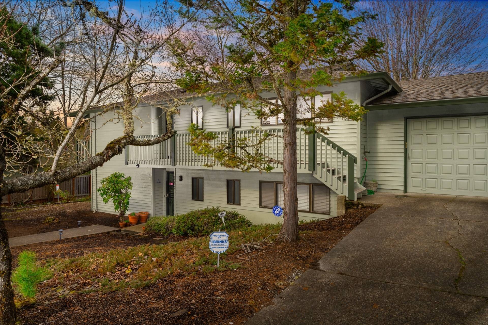 Charming Duplex With Elevated Deck And Scenic Trails - Cozy Retreat - Beaverton, OR