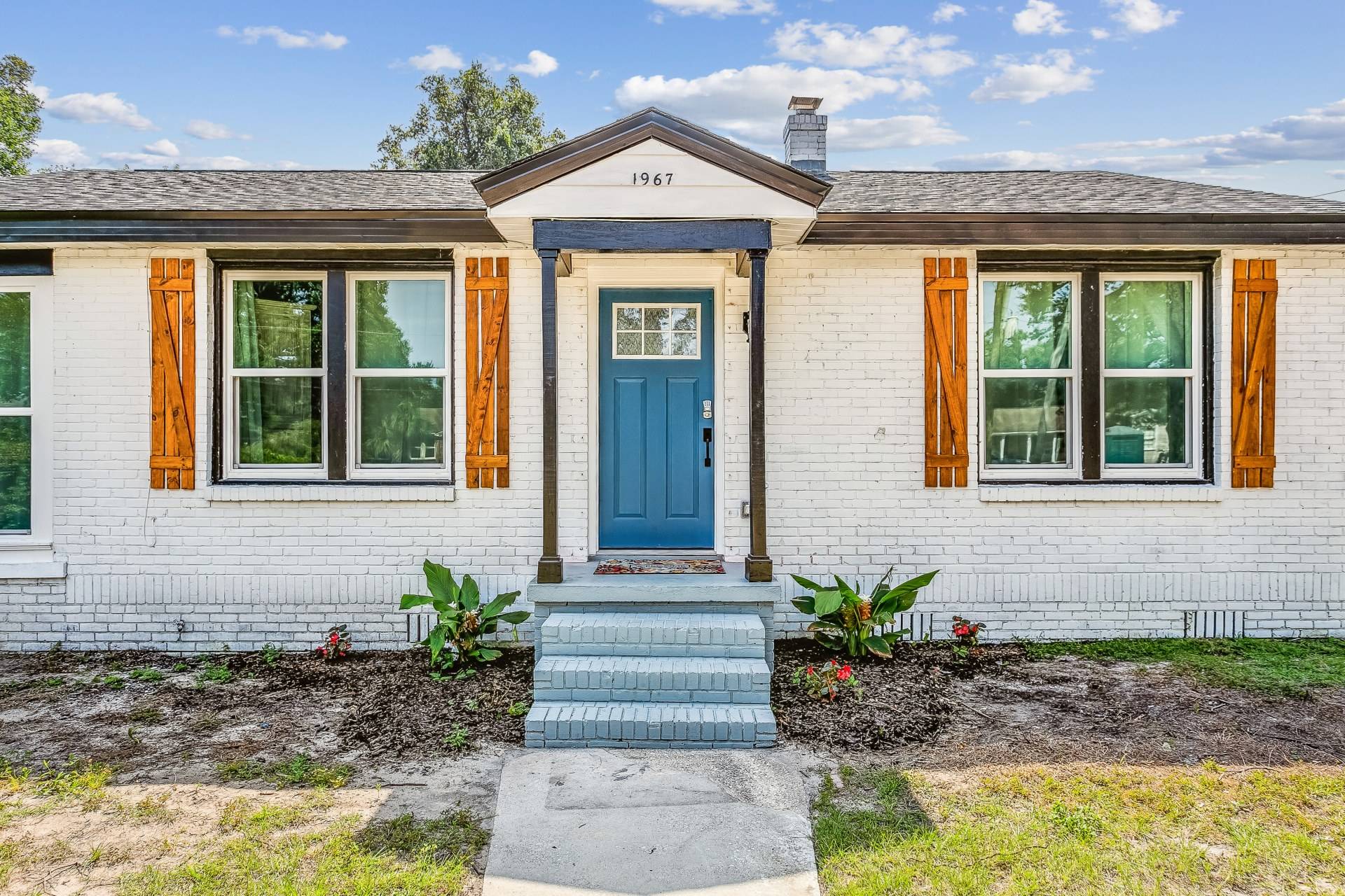 Modern Amenities And Spacious Backyard - Charming Cottage Retreat - Pensacola, FL