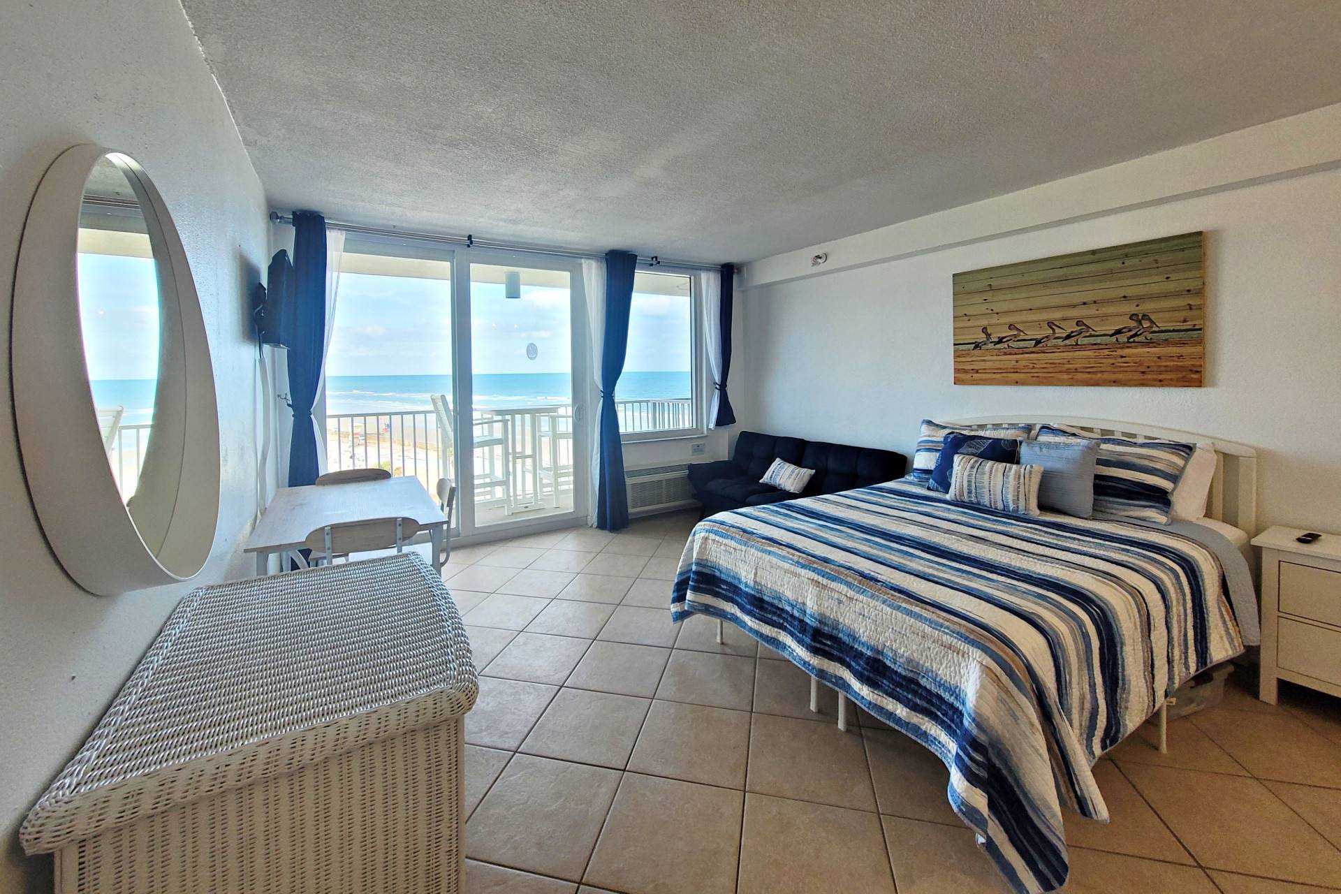 Heated Pool And Ocean Views - Charming Coastal Retreat - Daytona Beach, FL